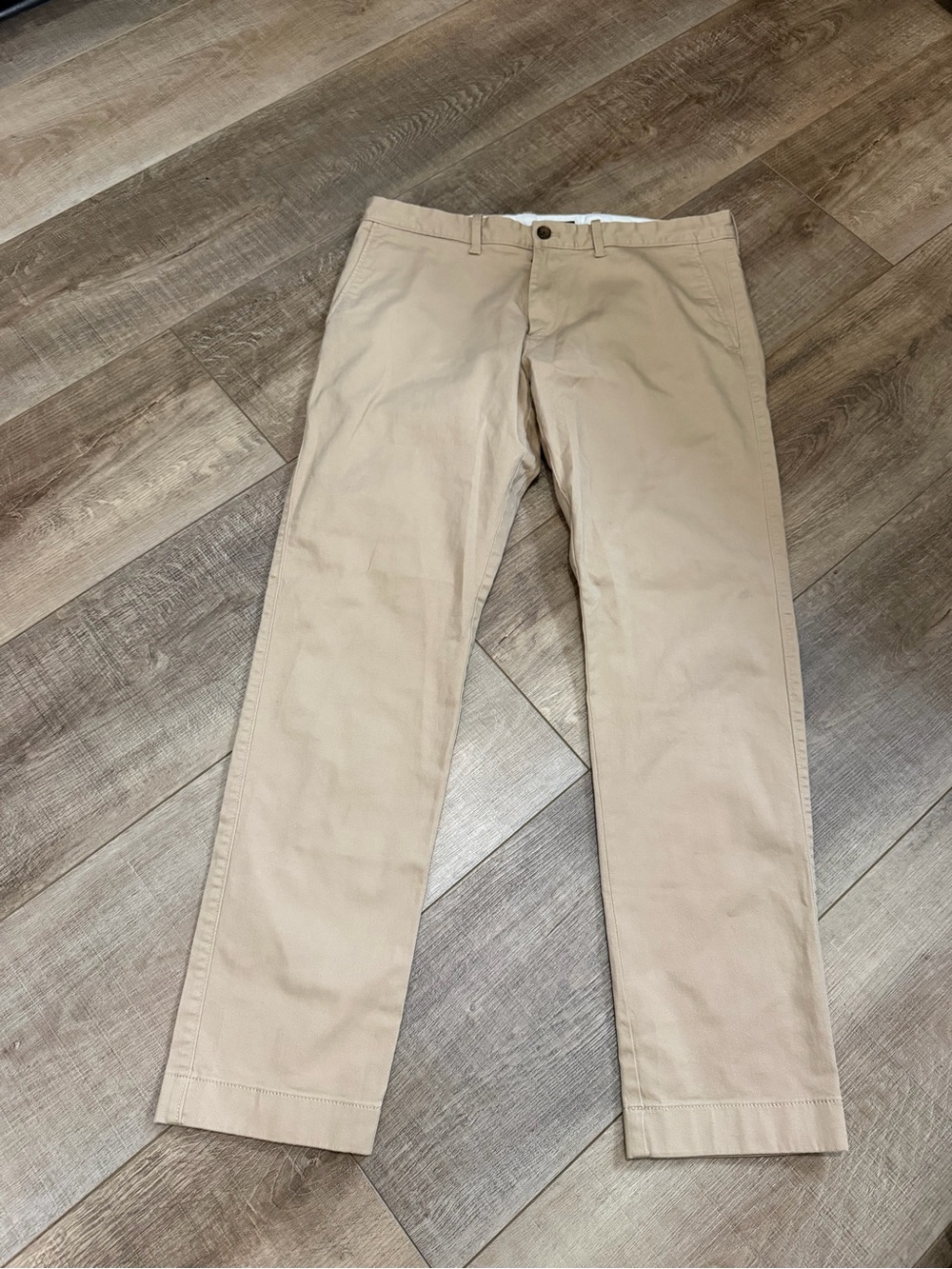 Men's Classic Chino Pants in Khaki 34x32